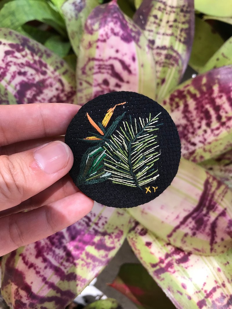 Wednesday Yang embroidered button pin  - เข็มกลัด - งานปัก หลากหลายสี