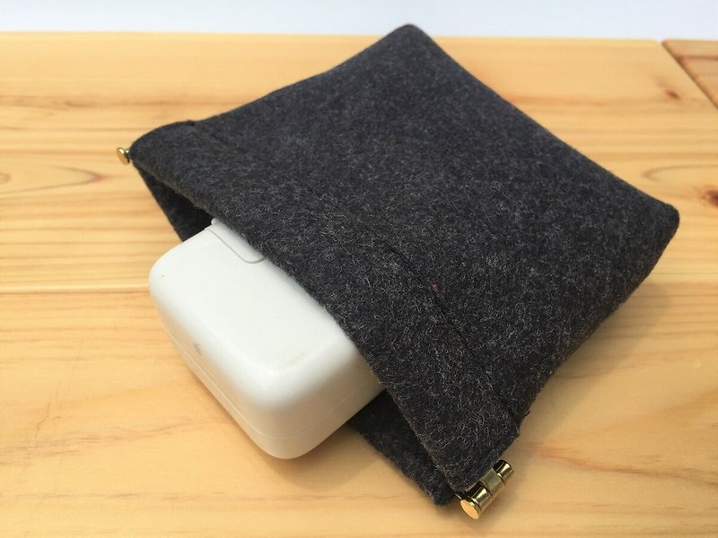 Nonwoven spring pocket small storage bag charger pouch - กระเป๋าเครื่องสำอาง - วัสดุอื่นๆ หลากหลายสี