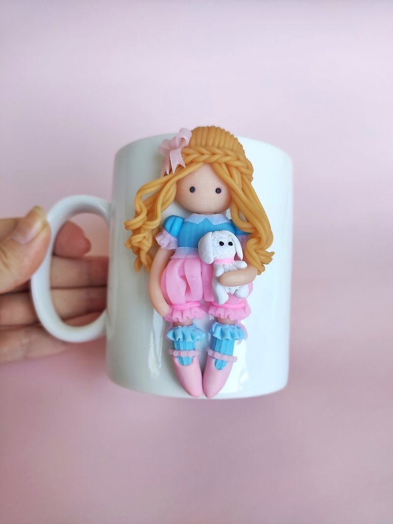 人形付きコーヒーマグ - マグカップ - 粘土 ピンク
