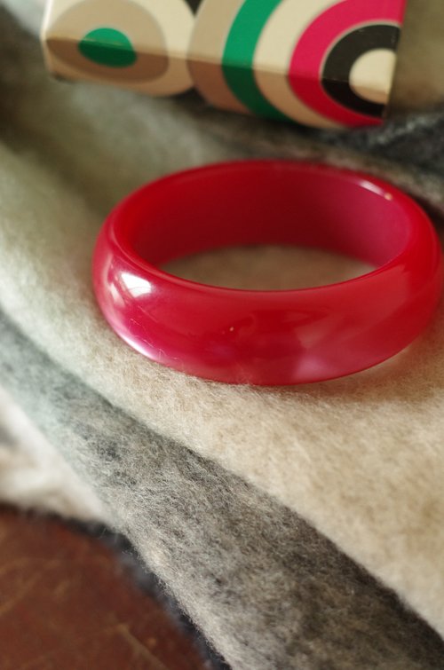 Antique 1977 Luminous Translucent Cherry Red Plastic Bracelet Bracelet AVON  BR88 - Shop Damn Good Vintage Bracelets - Pinkoi