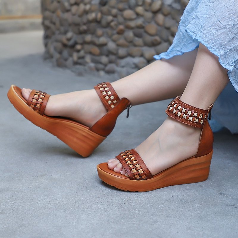Hand-woven sandals retro thick-heeled thick-soled women's shoes - รองเท้ารัดส้น - หนังแท้ สีนำ้ตาล