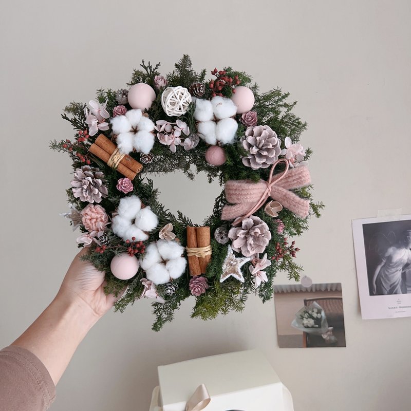 Sweet Pink Everlasting Cedar Christmas Wreath - ของวางตกแต่ง - พืช/ดอกไม้ 