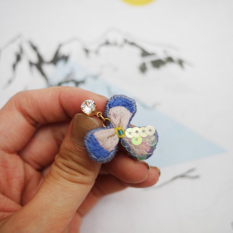 [Flower room cultivation hand embroidery] Embroidery earrings - Earrings & Clip-ons - Thread 