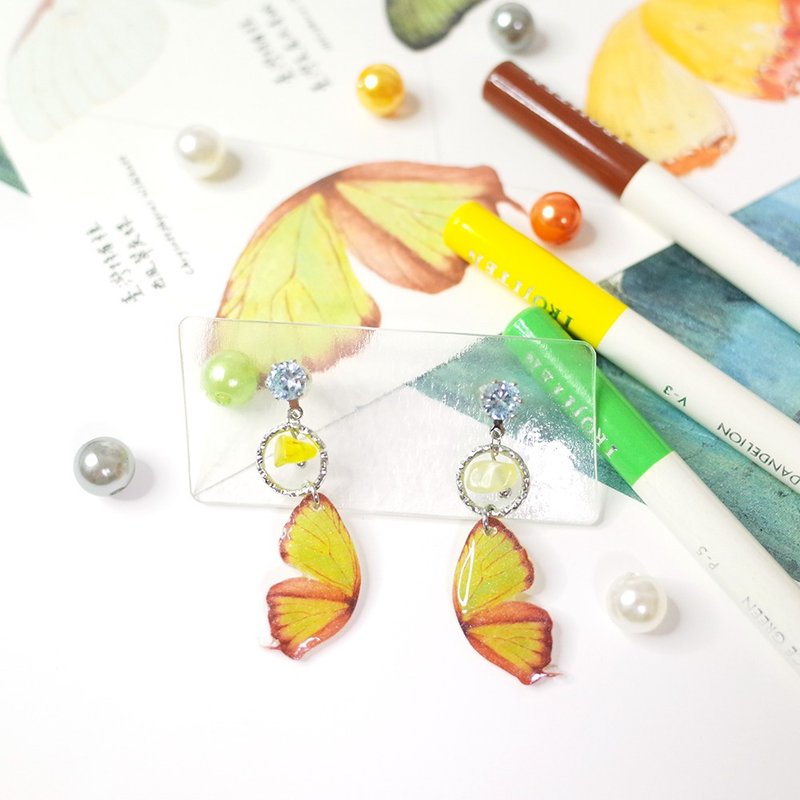 Taiwan's endemic West Wind Emerald Gray Butterfly Lemon Jade Painting Earrings Earrings/ Clip-On - ต่างหู - วัสดุกันนำ้ สีเขียว