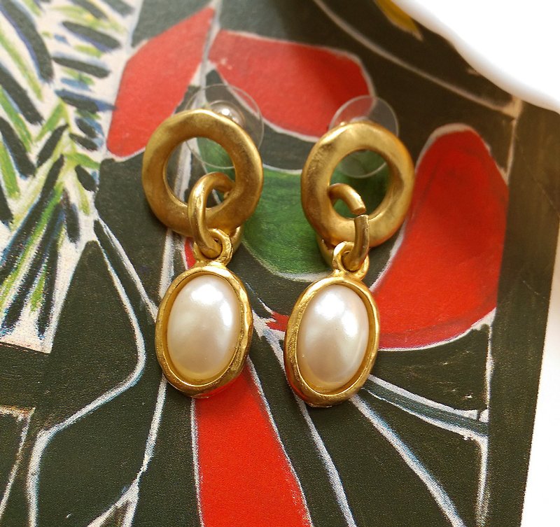 Western antique ornaments. Metal Matte Oval Bead Dangle Pin Earrings - ต่างหู - โลหะ สีทอง