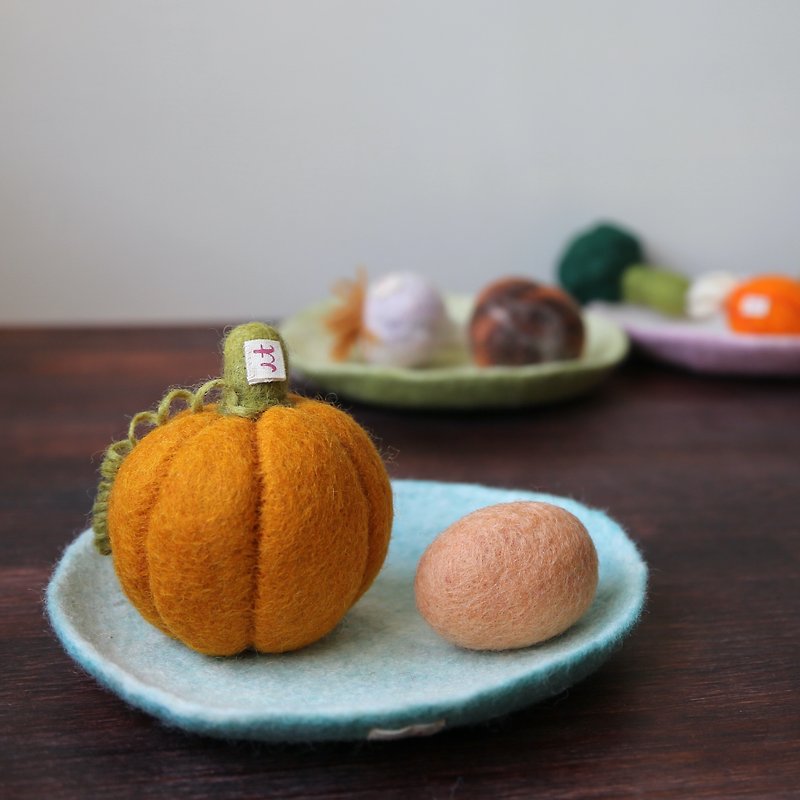 Handmade Wool Felt Pumpkin - ของเล่นเด็ก - ขนแกะ สีส้ม