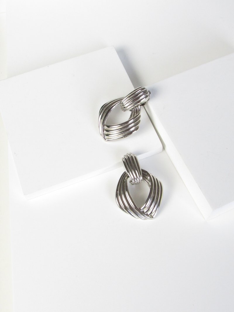 Vintage Silver Tone Statement Earrings - 耳環/耳夾/耳骨夾 - 銀 銀色