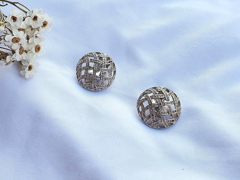 [The United States brings back Western antique jewelry] American antique jewelry store 1960s vintage clip-on earrings