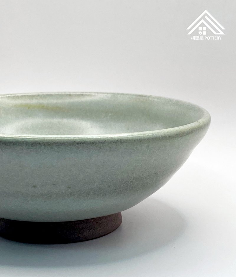 Celadon glaze shallow bowl - ถ้วยชาม - ดินเผา 