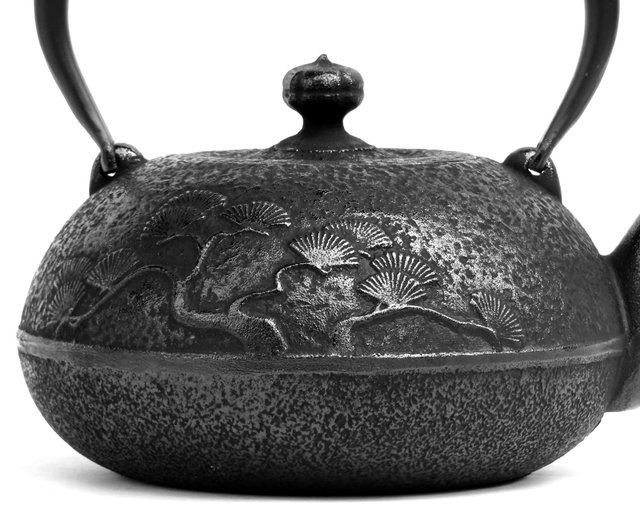 南部鉄器 鉄瓶 姥口松1.2L 日本製 ガス・IH対応 - ショップ 南部