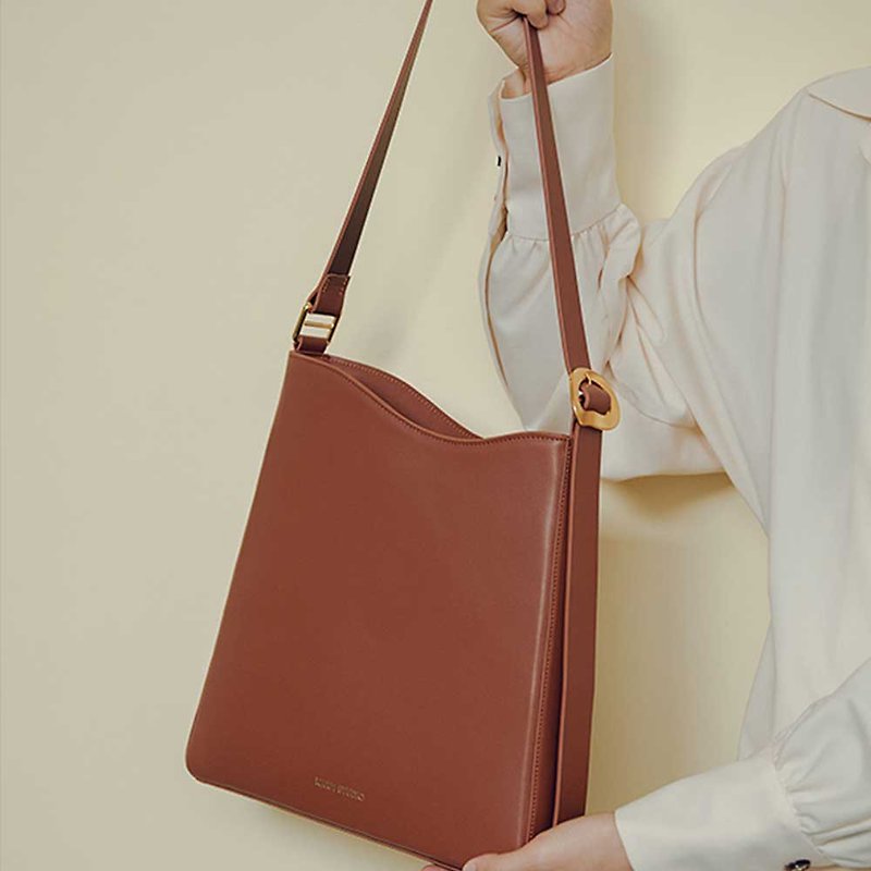 Plain weave simple large capacity tote bag diagonal cross single shoulder dual purpose briefcase - กระเป๋าถือ - หนังแท้ 