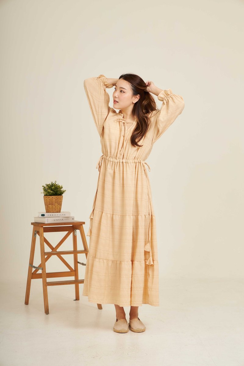 BUALOY - long sleeves ruffle dress (beige) - ชุดเดรส - ผ้าฝ้าย/ผ้าลินิน สีกากี