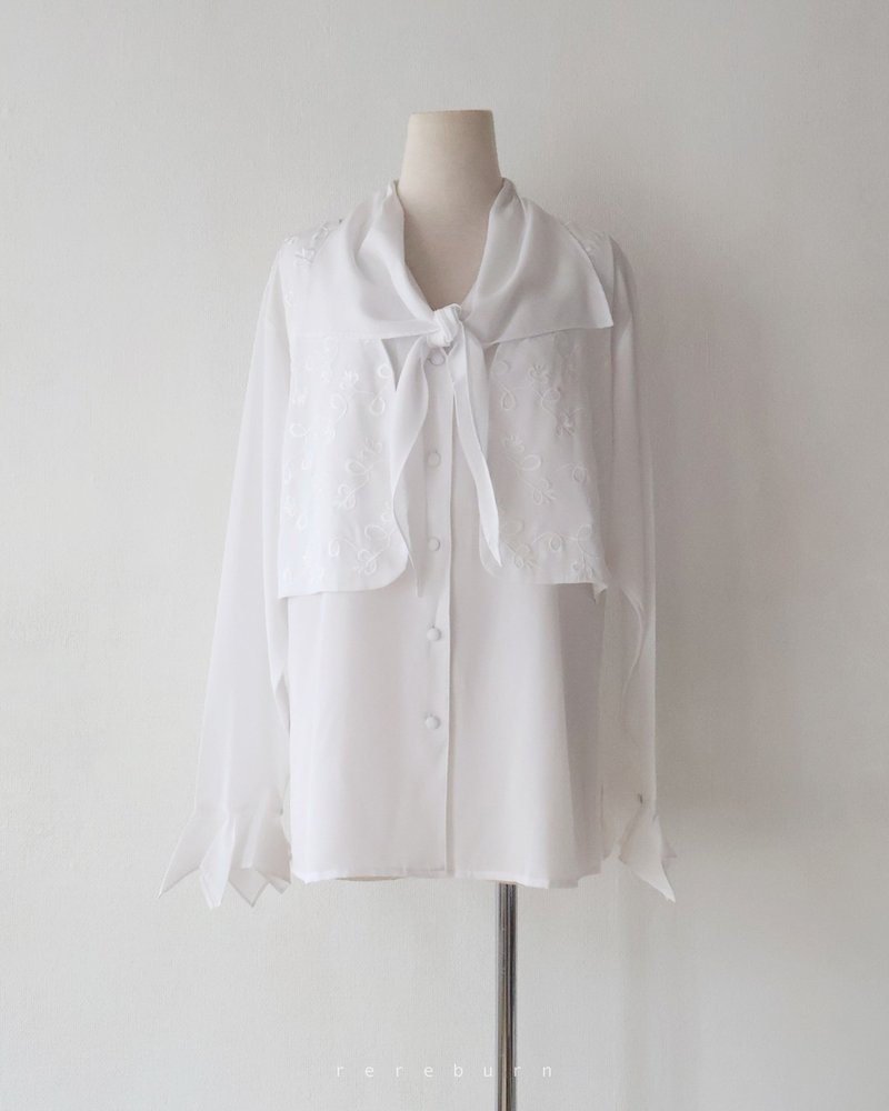 Vintage Embroidered Faux Two-Piece Vest Loose European/American Style Long-Sleeved White Vintage Shirt - Women's Shirts - Polyester 