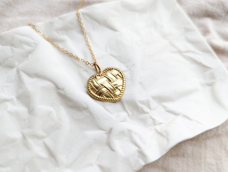 Bronze Heart Necklace Clavicle Exercise - สร้อยคอทรง Collar - ทองแดงทองเหลือง สีทอง