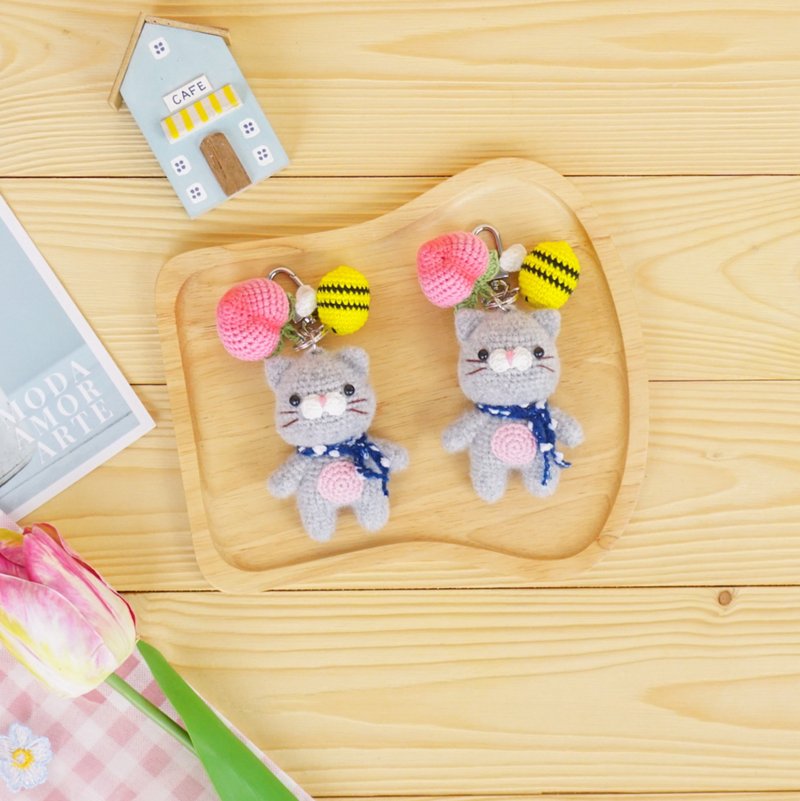 พวงกุญแจแมวเทา ตุ๊กตาโครเชต์ ของขวัญแฮนด์เมด - ที่ห้อยกุญแจ - ผ้าฝ้าย/ผ้าลินิน สีเทา