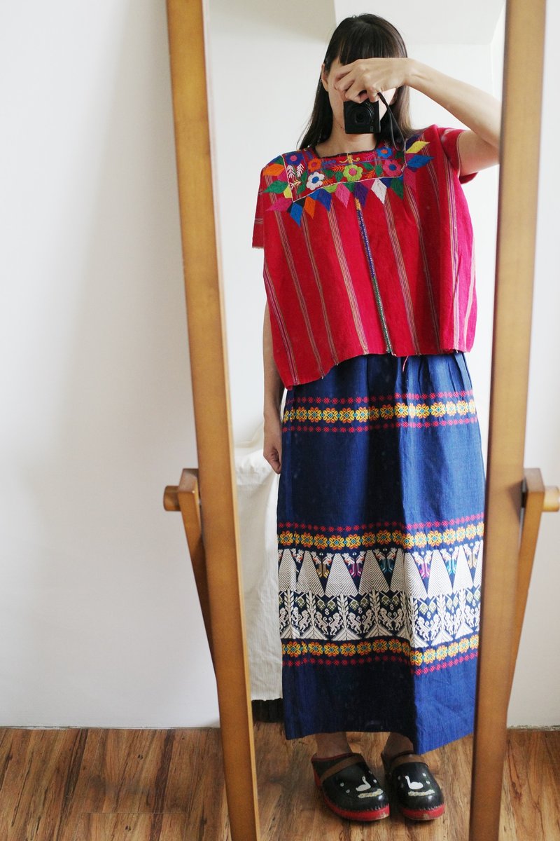 Vintage Mexican hand-embroidered handwoven Huipil top - ชุดเดรส - ผ้าฝ้าย/ผ้าลินิน 