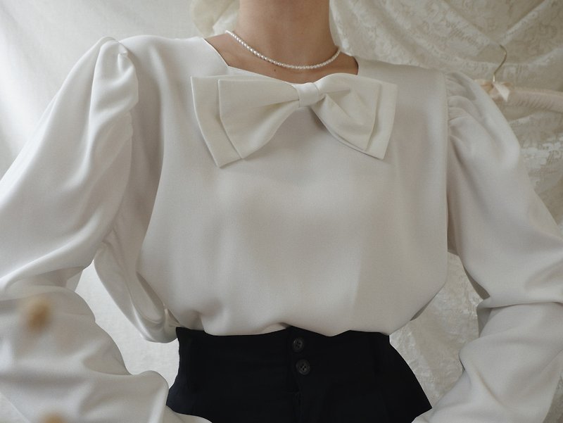 Vintage Off White Long Sleeve Blouse With Bow - เสื้อผู้หญิง - เส้นใยสังเคราะห์ ขาว