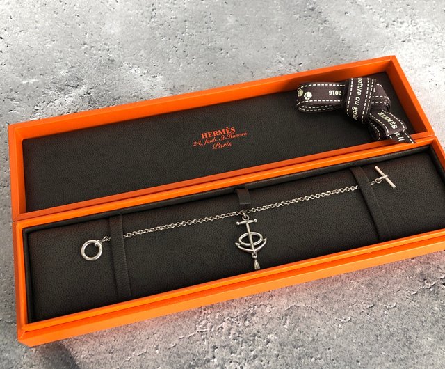 HERMES シルバー ラペルピン 専用箱付き HERMES シルバー ラペルピン 専用箱付き HERMES シルバー