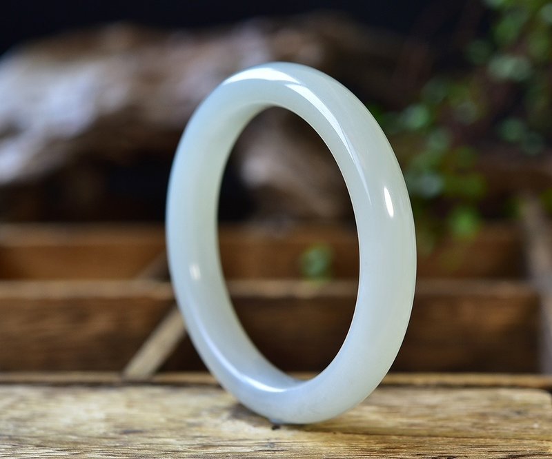 天然和田玉手鐲  圈口57.5mm 玉質細膩溫潤 - 手鍊/手環 - 玉石 
