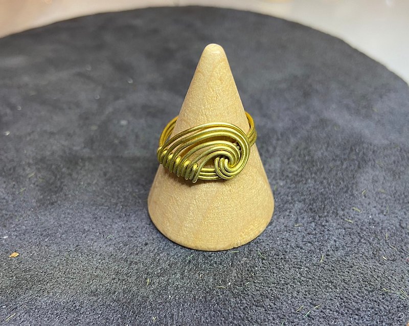 Swirl Braided Bronze Ring - แหวนทั่วไป - โลหะ สีทอง