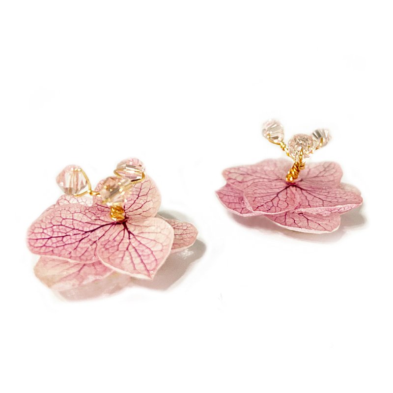 Japanese resin Hydrangea three-dimensional earrings - Earrings & Clip-ons - Plants & Flowers Pink