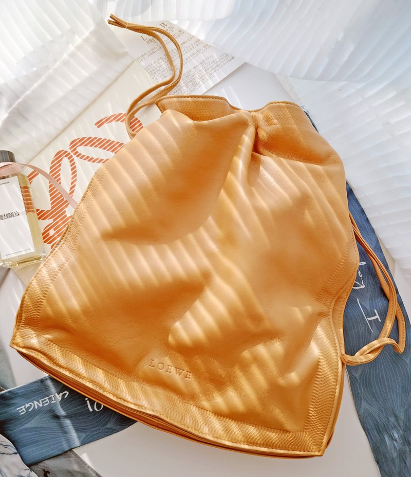 中古美品 Loewe Flamenco 蜜糖色束口袋肩背包斜挎包單肩包束繩包 - 側背包/斜背包 - 真皮 卡其色
