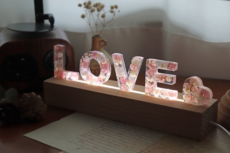 | Customized gifts | - Paris Strawberry - LED dry flower letter night light (three-stage dimming) - Lighting - Plants & Flowers Pink