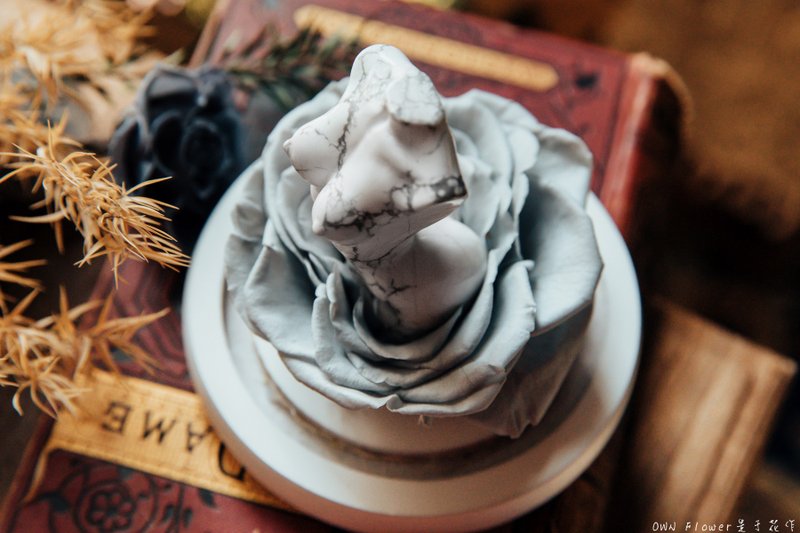 白松石/白松石裸女/不凋花玻璃盅/玻璃罩夜燈/白紋石/永生花/水晶 - 燈具/燈飾 - 寶石 灰色