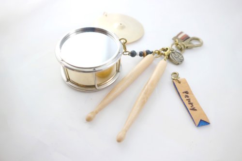 God leading x iaomii taiwan 【小鼓+鼓棒】mini Bongo 質感迷你模型吊飾