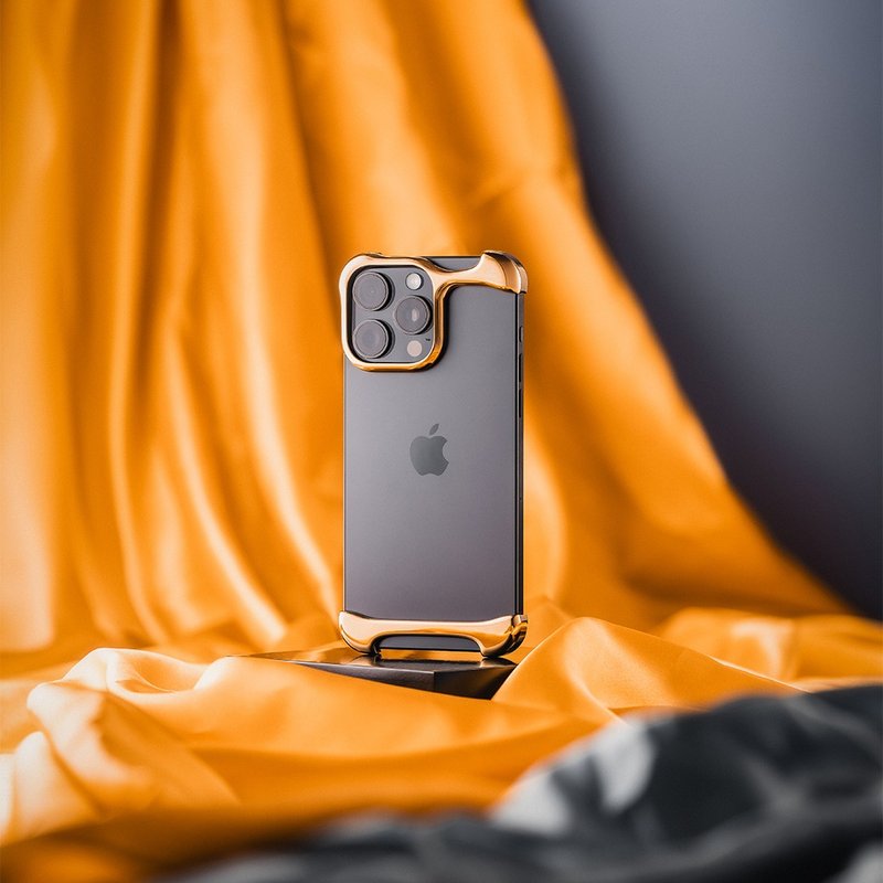 ARC | Arc Pulse iPhone 16 Pro 手機殼 鏡面金 - 手機殼/手機套 - 鋁合金 金色