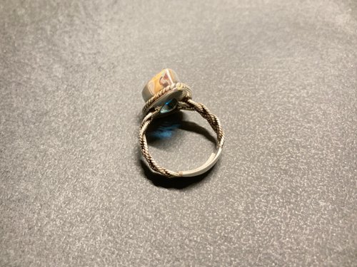 ネパール産の手作り品です。 ネパールで織られた天然スイスブルートパーズ石、925