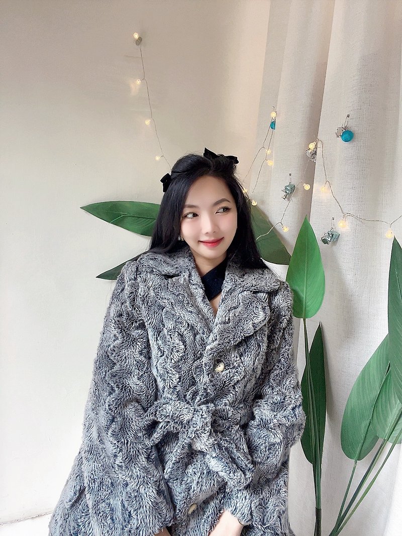 French luxury light gray wave volume love winter antique imitation fur three-dimensional plush coat overcoat - Women's Casual & Functional Jackets - Cotton & Hemp Gray