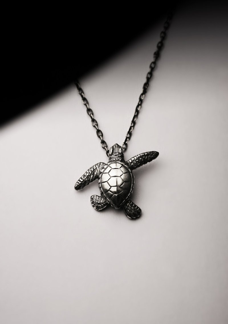 baby turtle necklace - สร้อยคอ - โลหะ สีเงิน