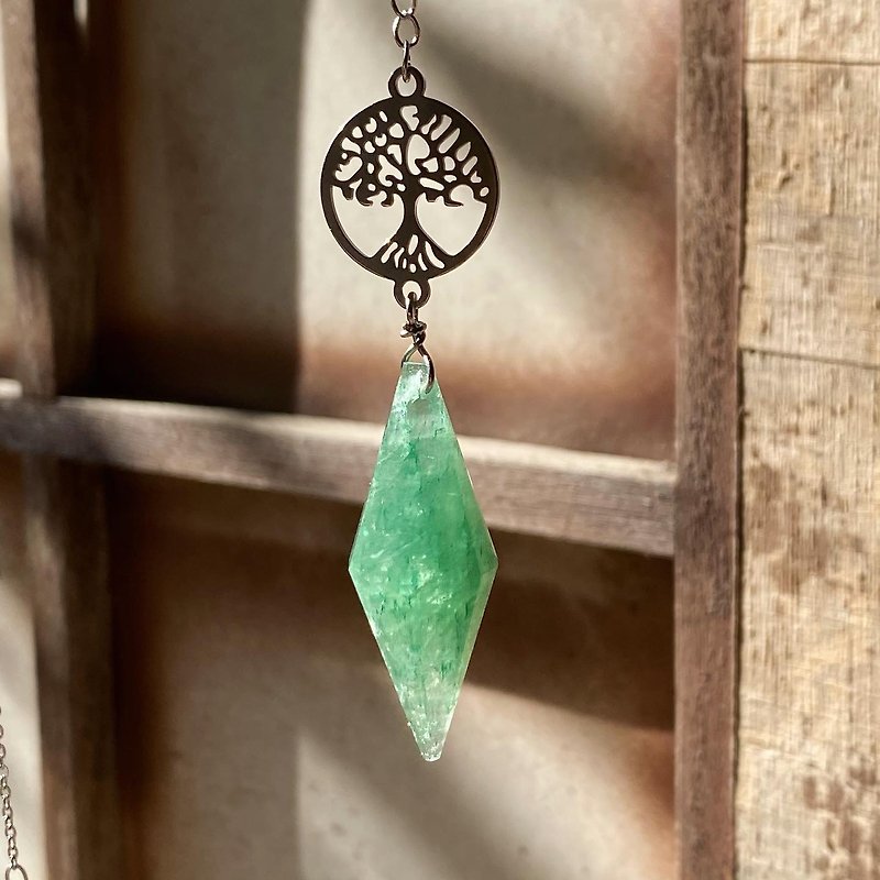 [Lost and find] Natural Stone Star Sand Green Strawberry Crystal Necklace Pendulum 2T23
