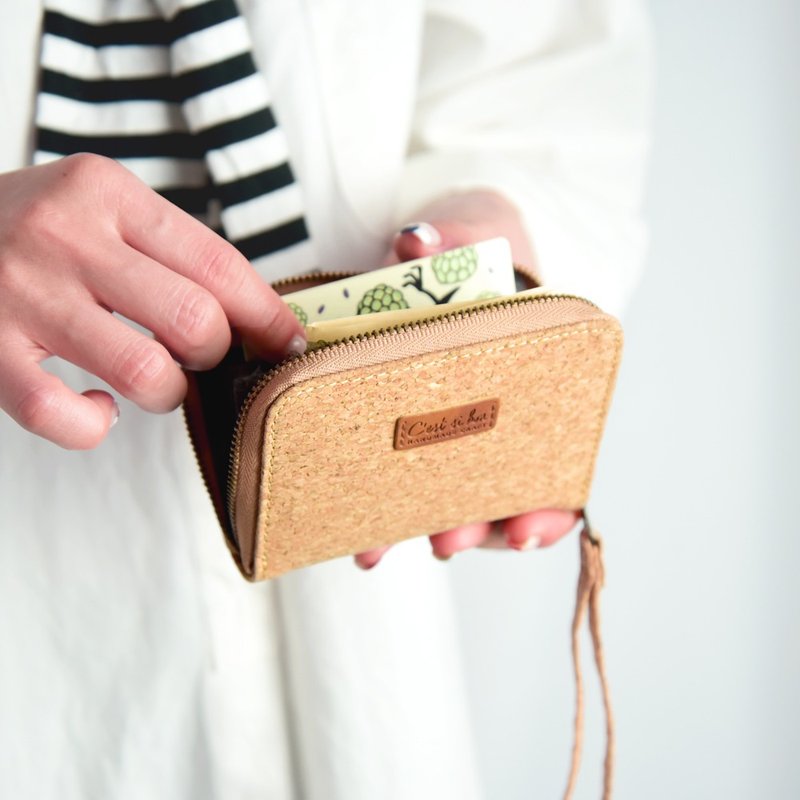 [Feeling Cork] Gift Lightweight ㄇ Type Zipper Card Coin Purse - Small Grain - กระเป๋าใส่เหรียญ - ไม้ก๊อก สีนำ้ตาล