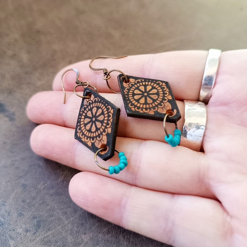 Rhombus Mandala Leather Dangle Earrings, Boho Summer Jewelry, Gift for Her - 耳環/耳夾/耳骨夾 - 真皮 咖啡色