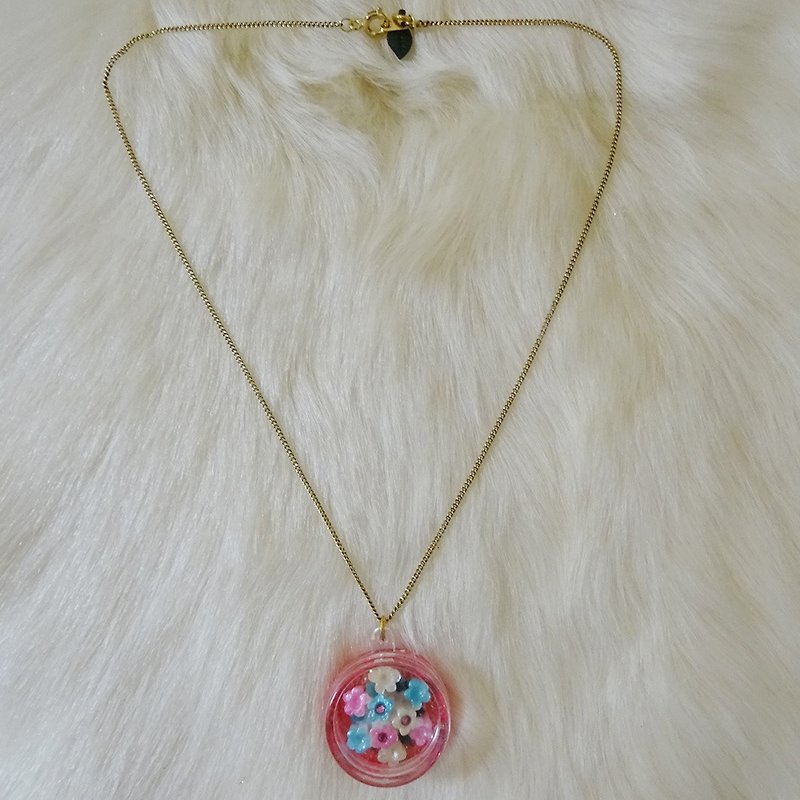 Sedmikrasky Vintage Dome Necklace / Round Flower - Necklaces - Plastic Pink