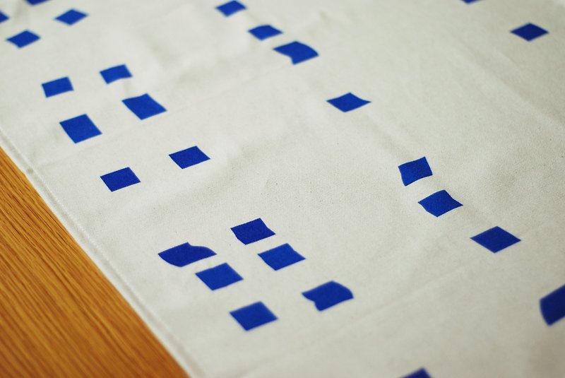 Reduce the simple tablecloth / big long towel kite white - ผ้ารองโต๊ะ/ของตกแต่ง - ผ้าฝ้าย/ผ้าลินิน สีน้ำเงิน