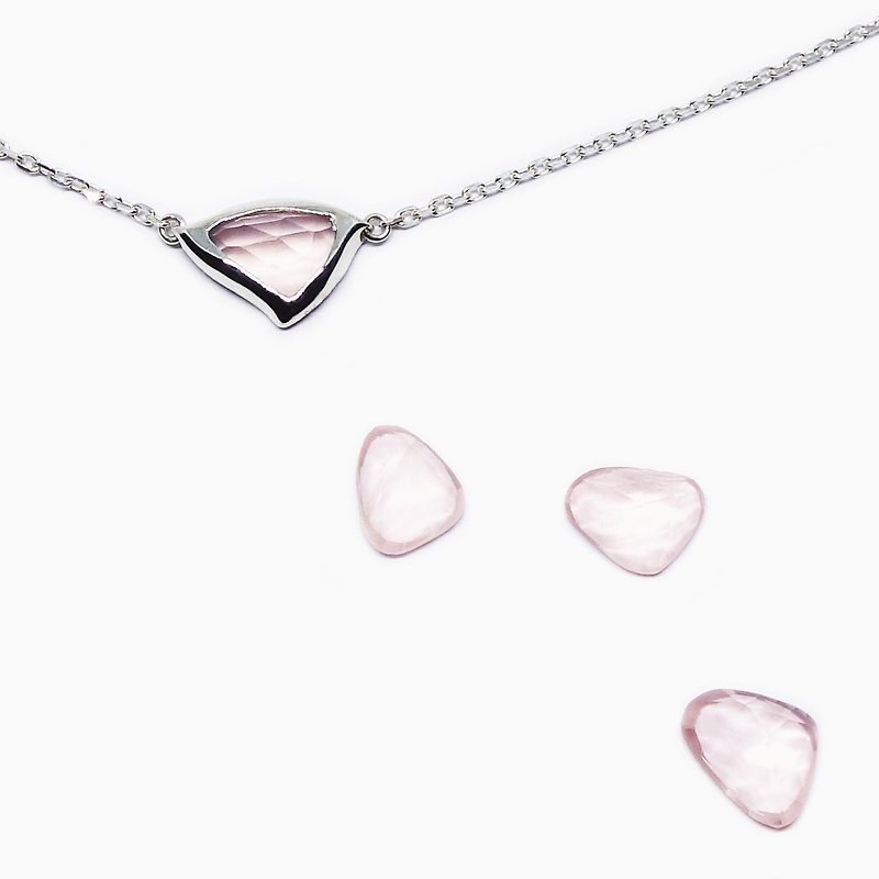 Flower petal necklace 〜Rose quartz〜【Pio by Parakee】粉晶項鍊 - Necklaces - Gemstone Pink