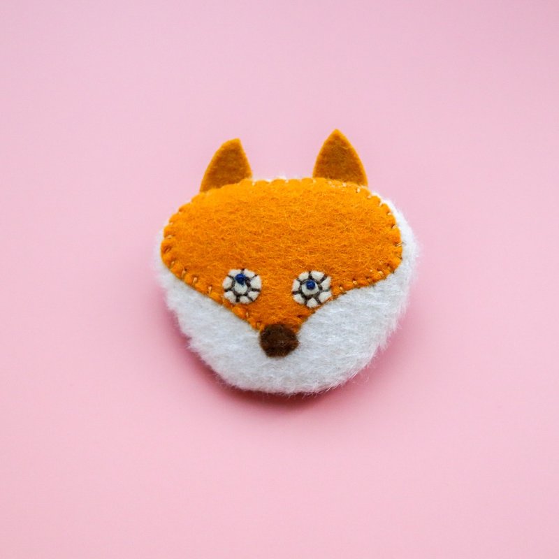 Handmade Fox brooch with  such a lovely face - Brooches - Wool Orange