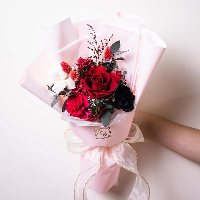 Preserved Flower Bouquet - Red / Valentine's Day / Birthday / Anniversary / Gift Giving - ของวางตกแต่ง - พืช/ดอกไม้ 
