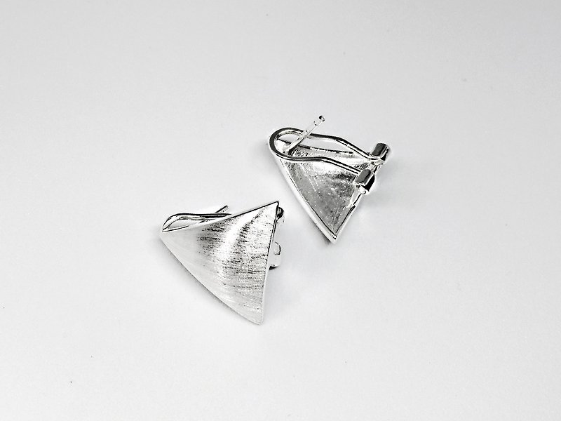S Lee-925 silver hand made matte triangular ear needle \ earrings \ can be changed ear clip - ต่างหู - โลหะ 