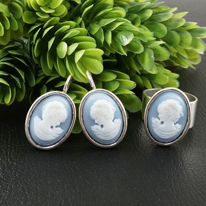 Cameo Earrings and Ring Jewelry Set Sky Blue White Lady Girl Cameo Jewelry Set - 耳環/耳夾/耳骨夾 - 其他材質 藍色