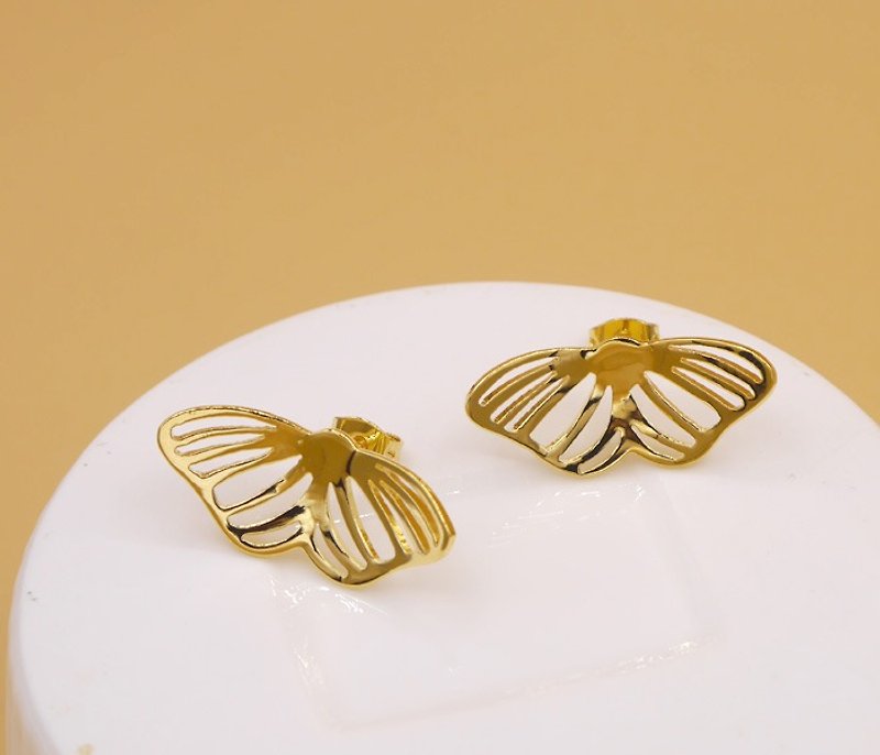 Little Butterfly Earring - 18K gold plated on brass - 耳環/耳夾 - 其他金屬 金色