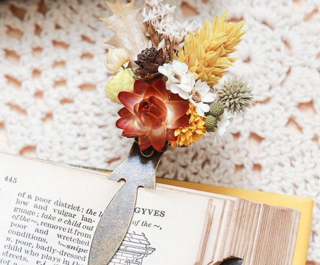 Bookmarks with Dried Flowers 