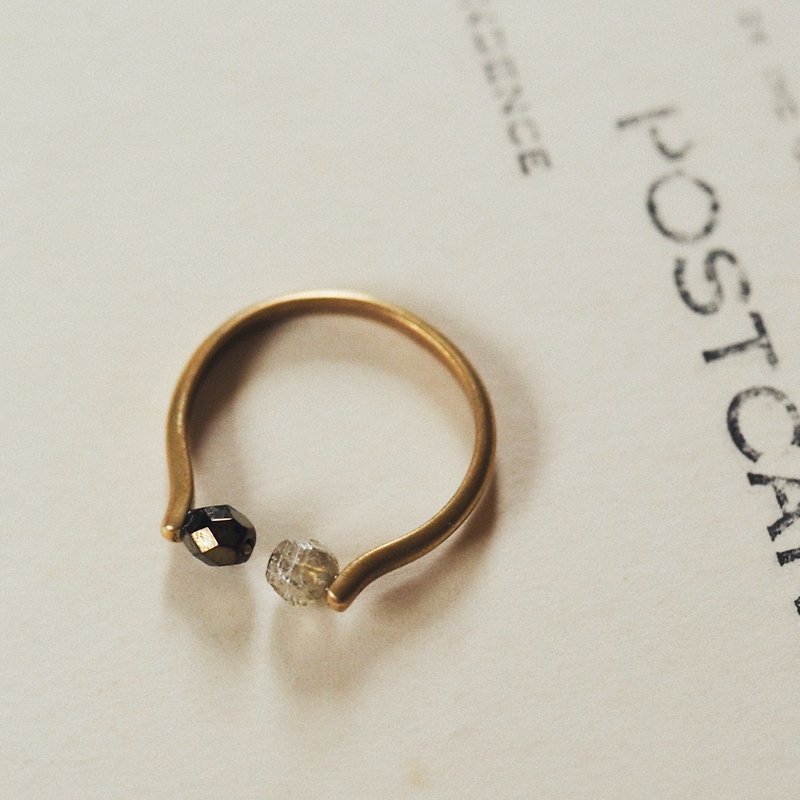 Simple Two Tone Glass Bead Adjustable Ring Antique Bronze - แหวนทั่วไป - ทองแดงทองเหลือง สีทอง