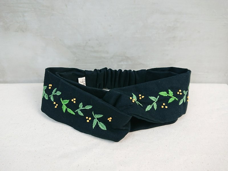 The Garden On Your Head-Green Leafs Embroidery Headband - เครื่องประดับผม - ผ้าฝ้าย/ผ้าลินิน สีดำ