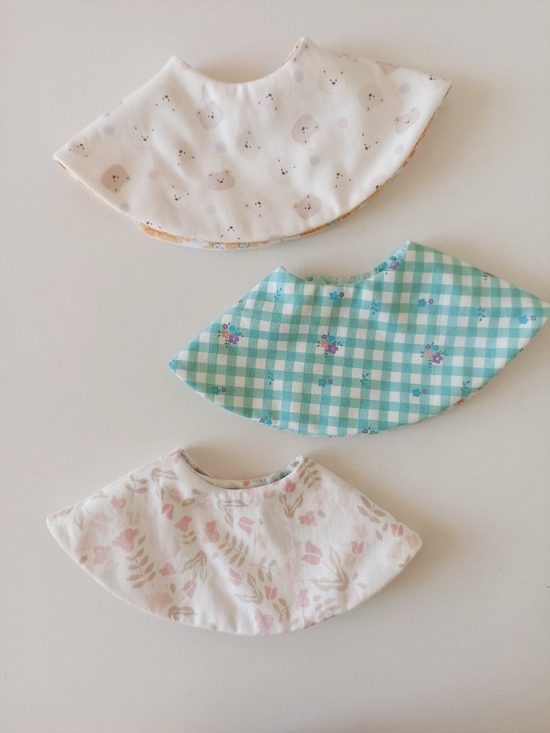 [Shipping within 5 days] One-month gift, C-pocket bib, saliva towel, baby bib waterproof - Bibs - Cotton & Hemp Multicolor