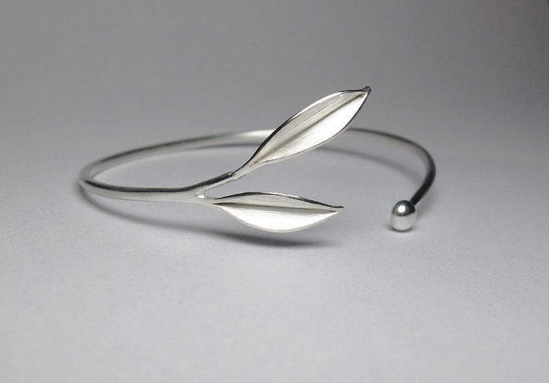 Nature-Dancing In The Wind-Two Leaves Silver Bracelet/ handmade - Bracelets - Sterling Silver Silver