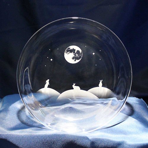 atelier KEITH うさぎモチーフのガラス小皿 月夜が楽しいうさぎたち 名入れ加工対応品(別売りオプション)